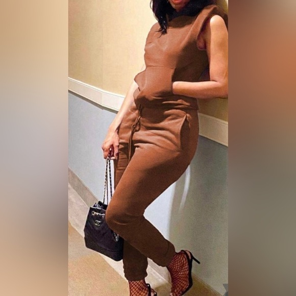 Black! Black Two Piece Sleeveless Jogging Suit - Picture 3 of 5